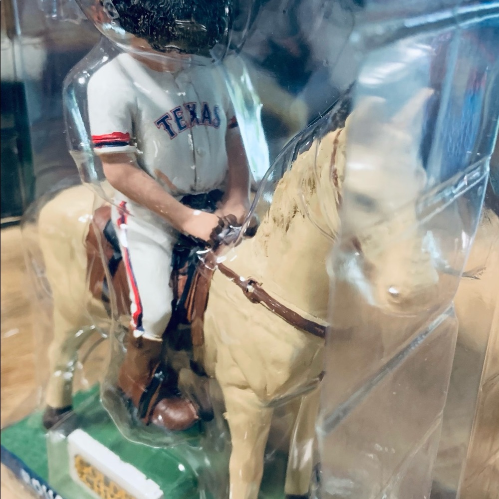 Rougie & Smokey Bobblehead